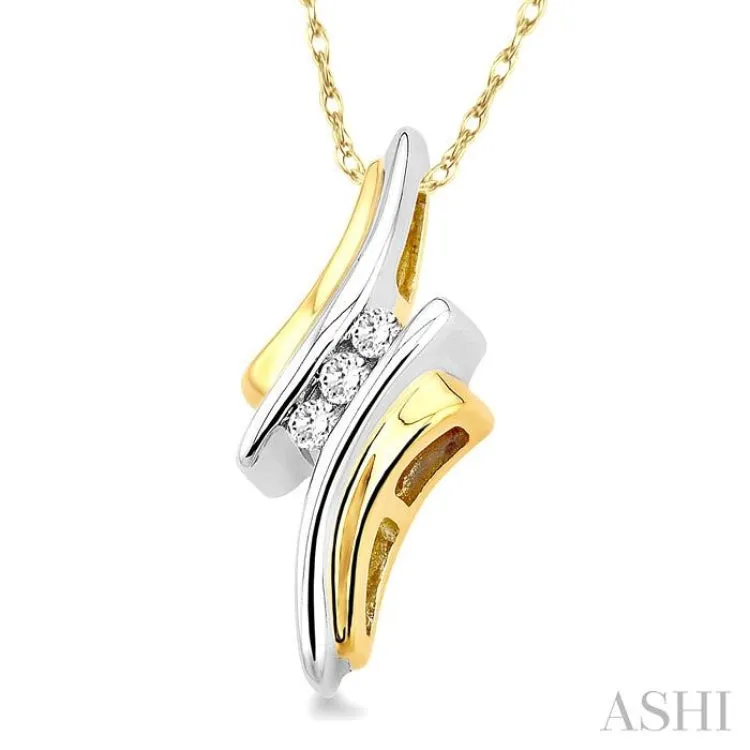 1/10 Ctw Round Cut Diamond Pendant in 10K Yellow Gold with Chain