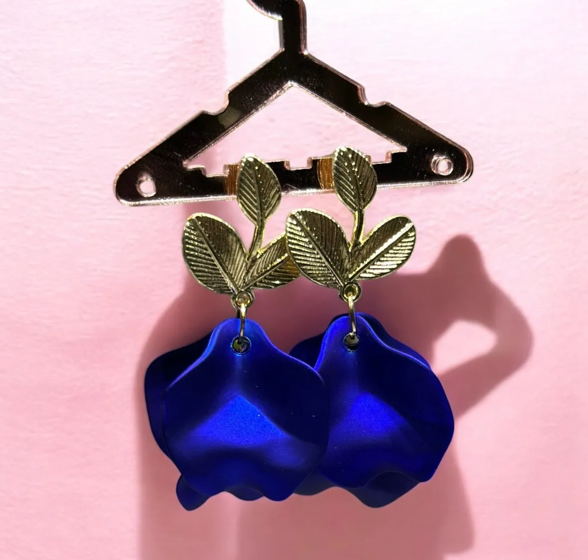 Blue - Royal blue iridescent flower earrings | golden leaf style