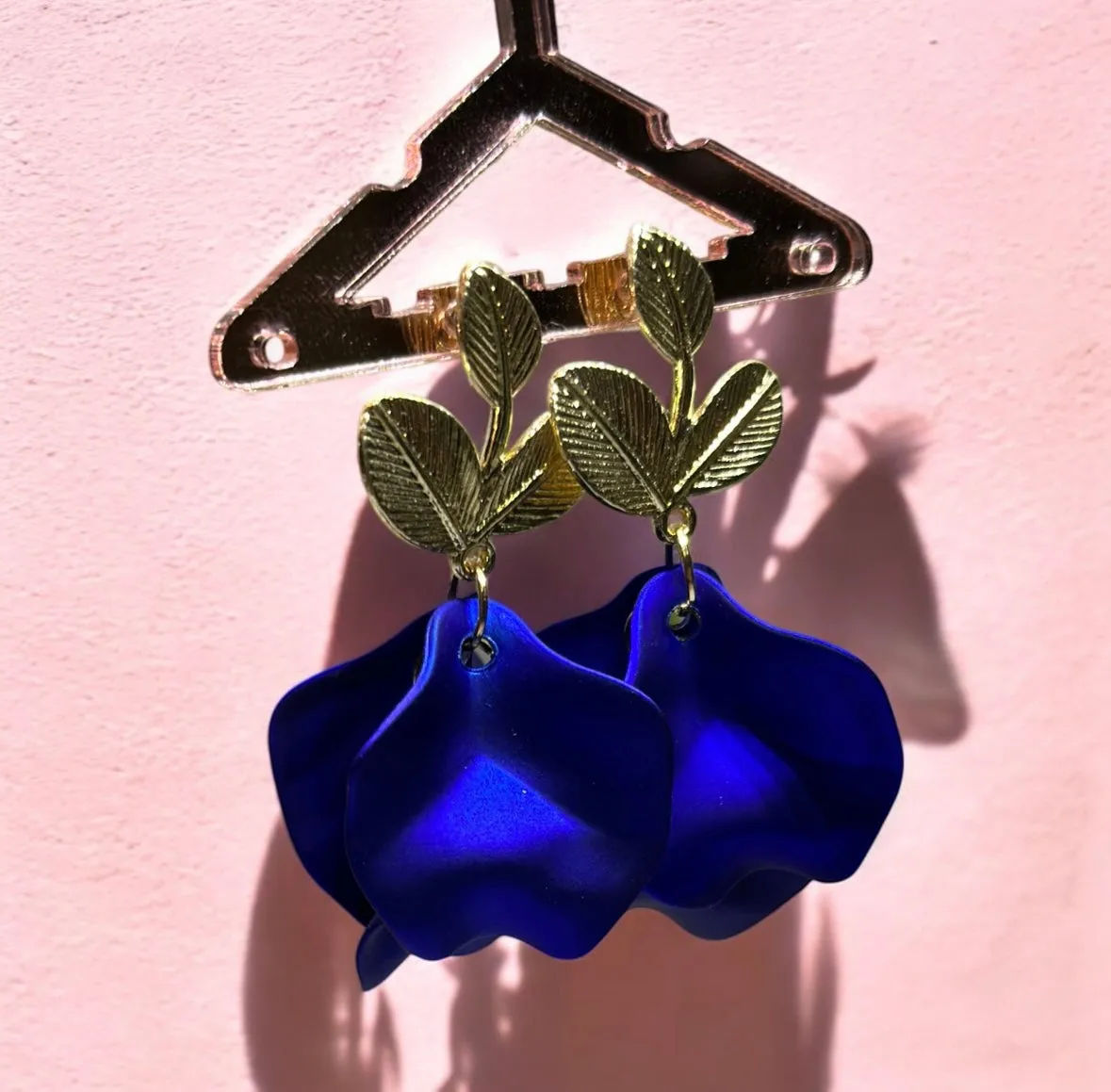 Blue - Royal blue iridescent flower earrings | golden leaf style