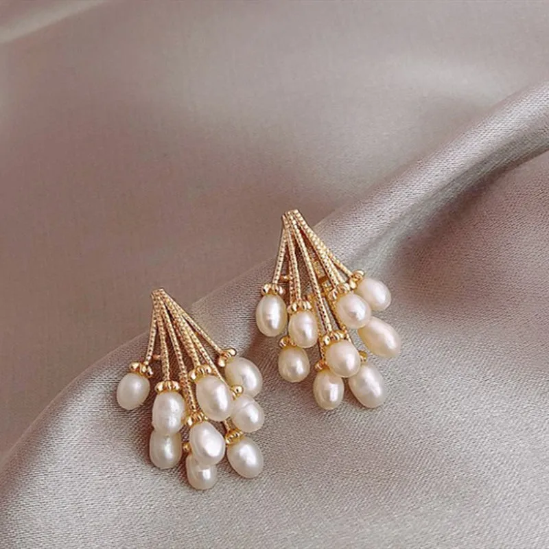 Elegant Gold and Pearl Drop Cluster Earrings jlt11541