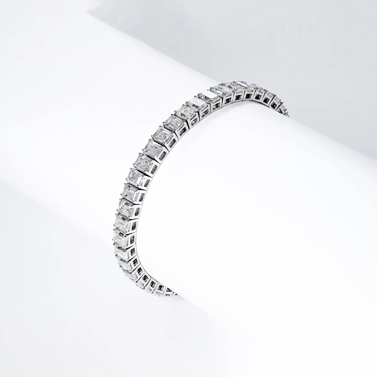 Ensley 18 Carat Emerald Cut Single Row Diamond Tennis Bracelet in 14k White Gold