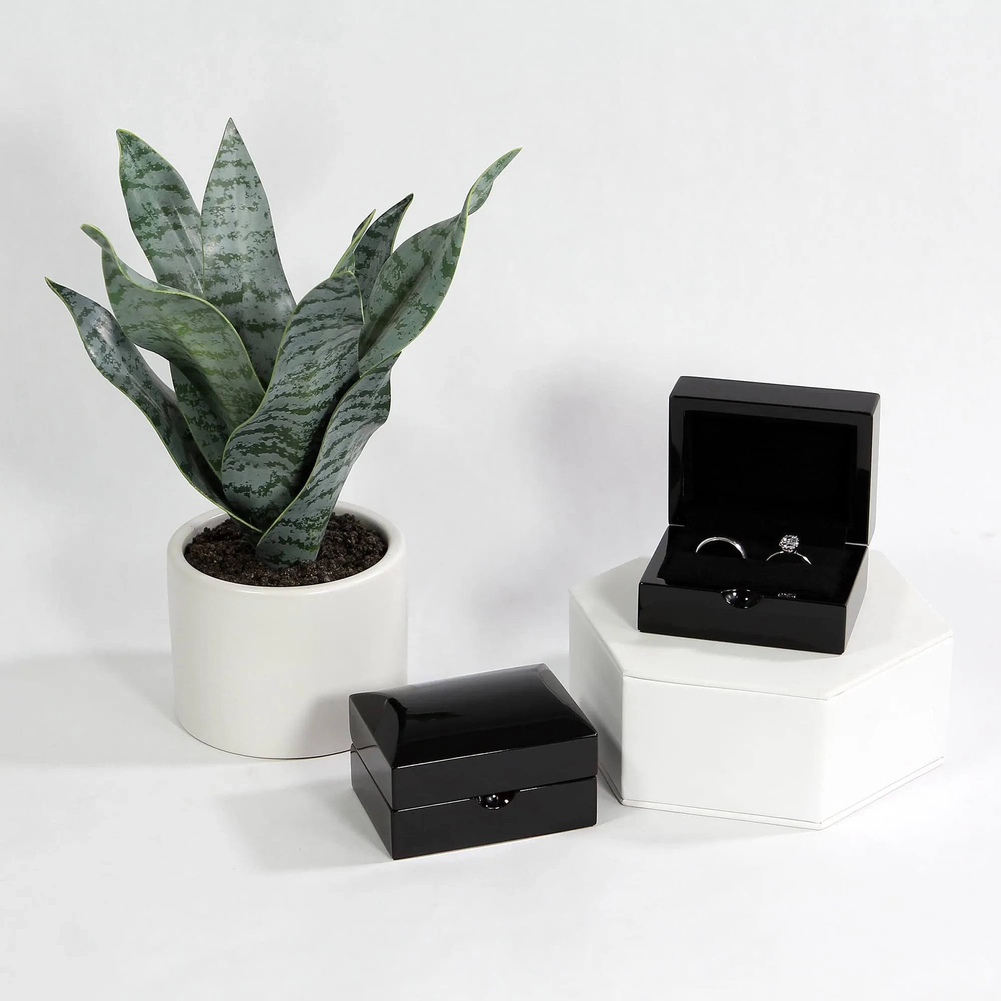 Glossy Black Modern Ring Box - Double Slot