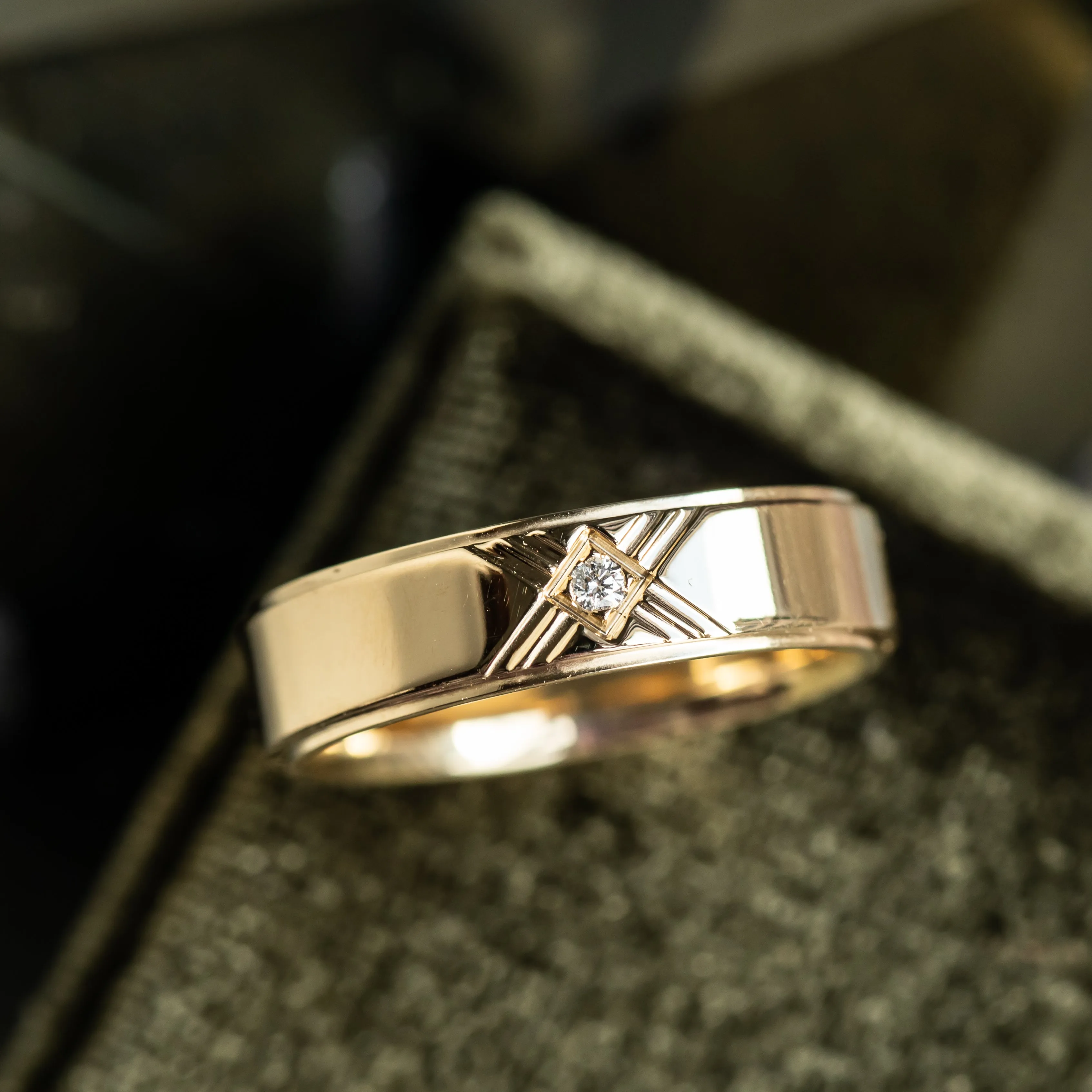 Modern Mountain Peak Diamond - 6mm Band