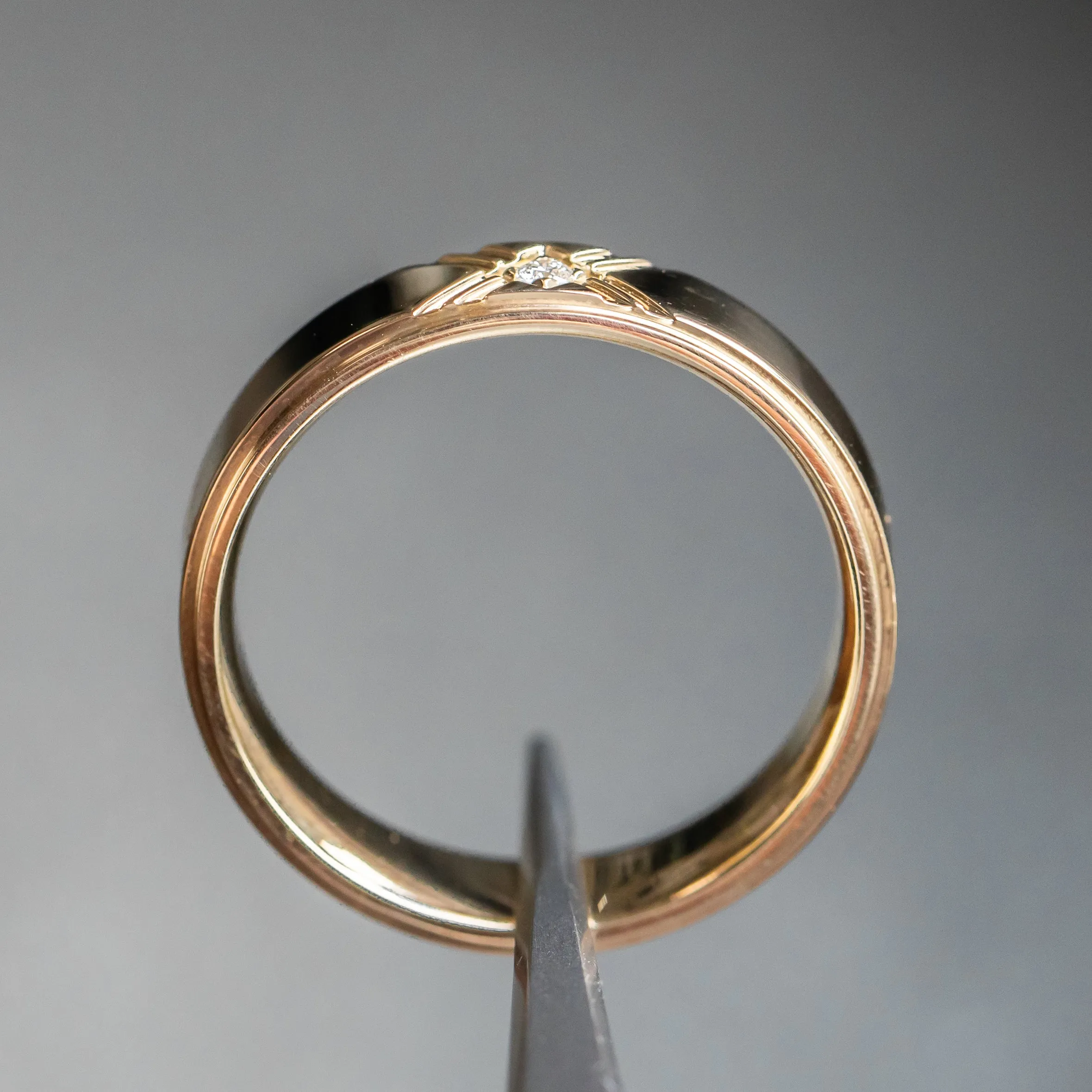 Modern Mountain Peak Diamond - 6mm Band