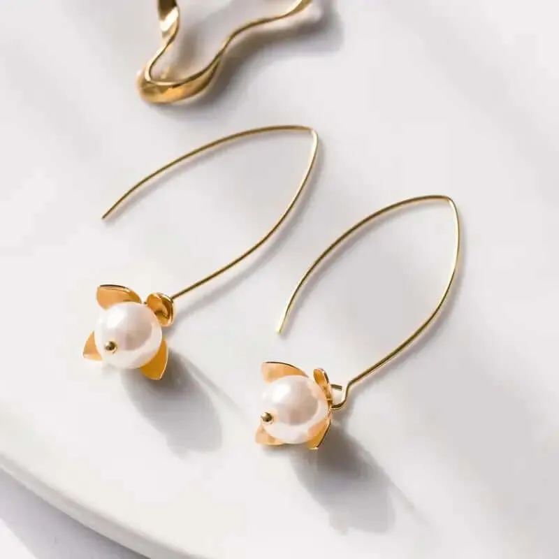 Pearl Earrings: Flower Drop