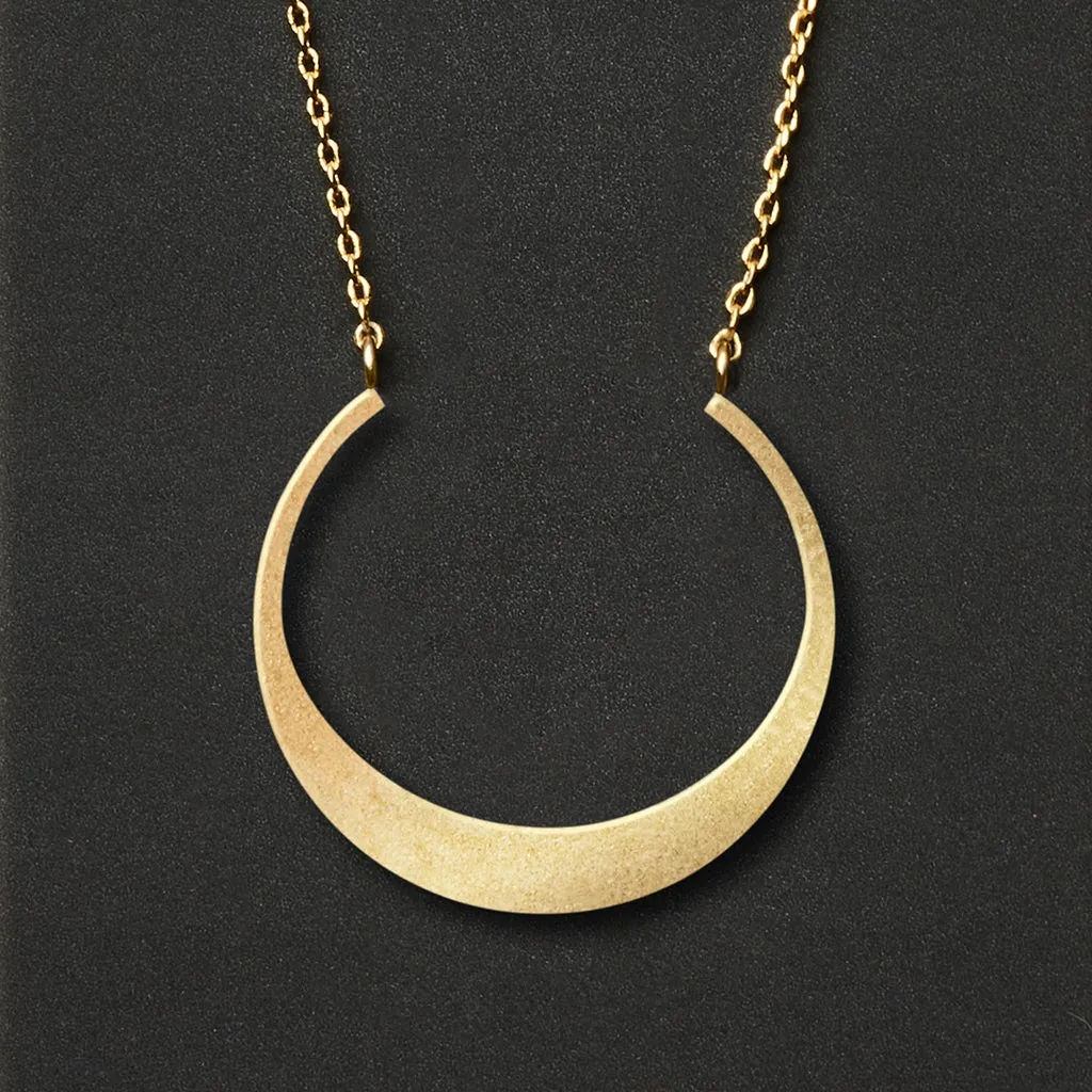 Refined Neck Crescent/Gold