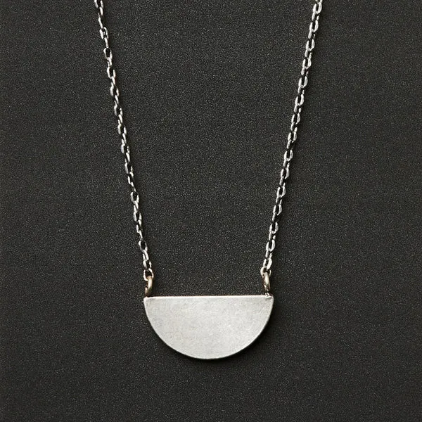 Refined Necklace in Half Moon/Silver